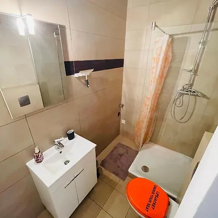 דירה Nice City Apartment