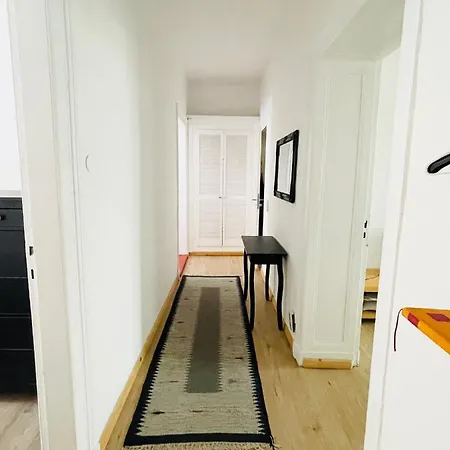 Nice City Apartment ברלין