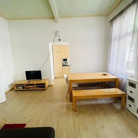 Nice City Apartment דירה *