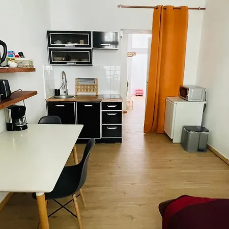 アパート Nice City Apartment