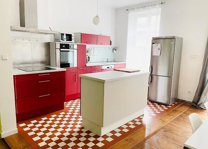 Nice City Apartment *